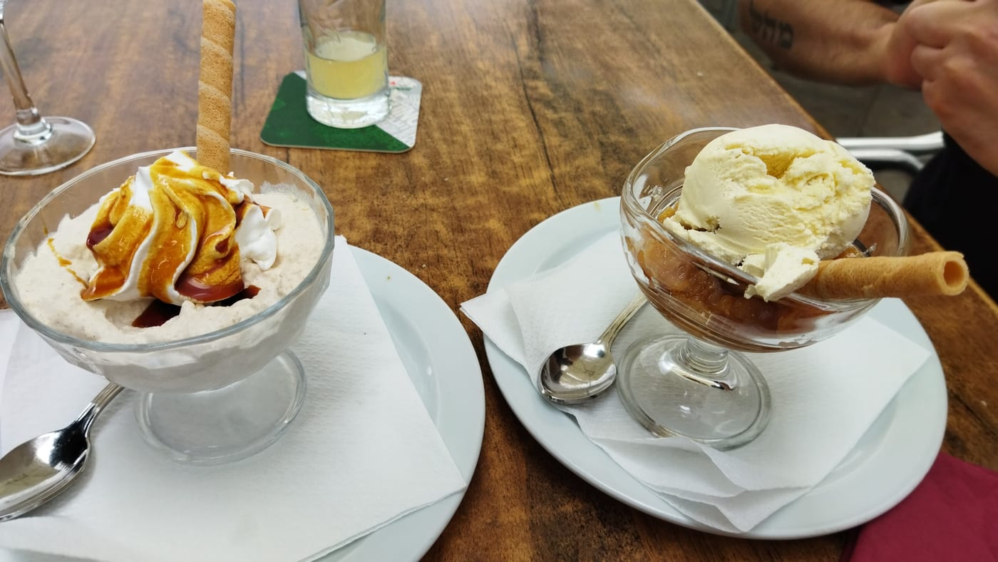 Bienmesabe canario con helado de vainilla y mousse de gofio en Haría, Lanzarote.