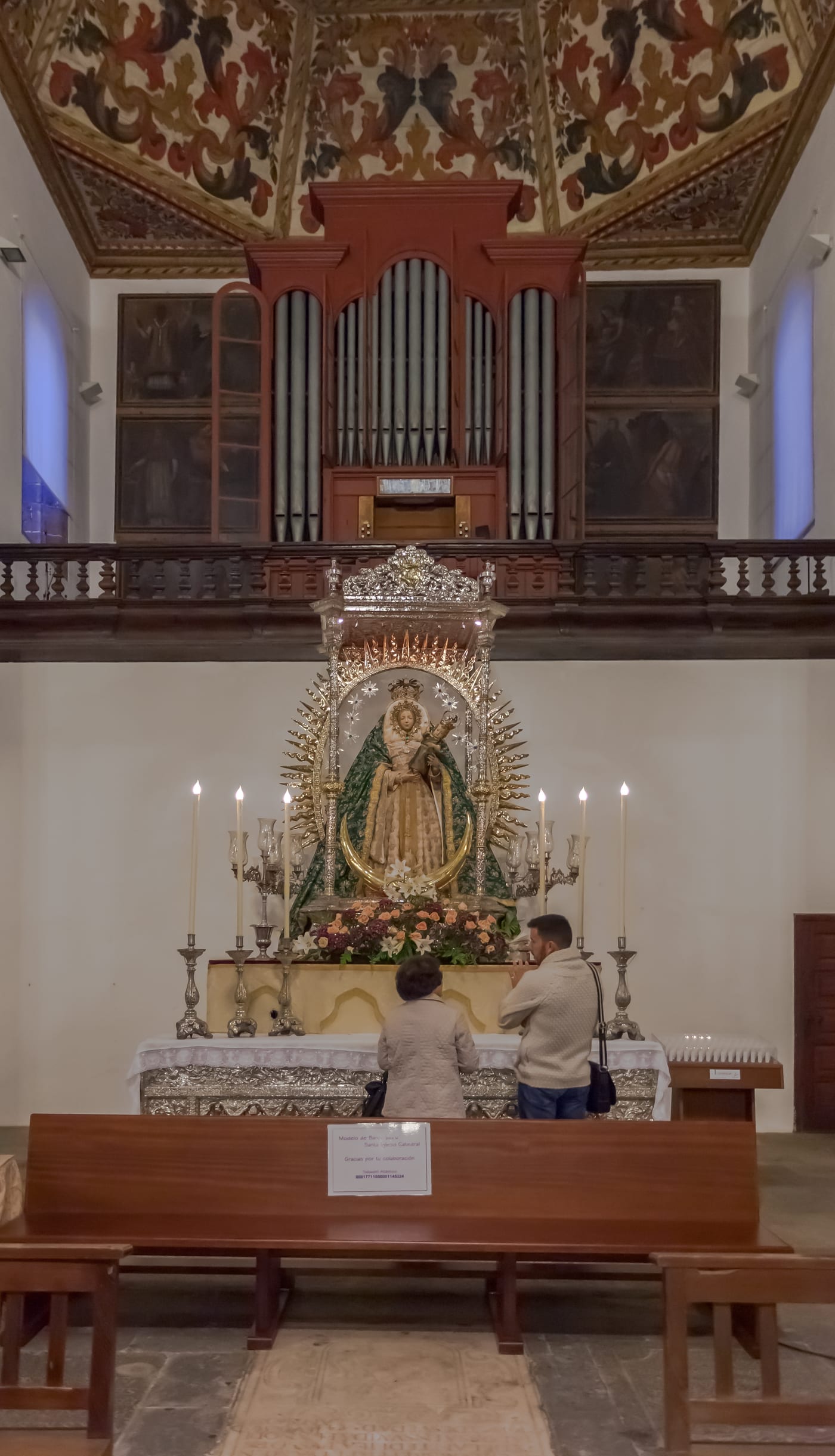 Interior de la Iglesia de la Concepción con vista hacia el altar mayor.