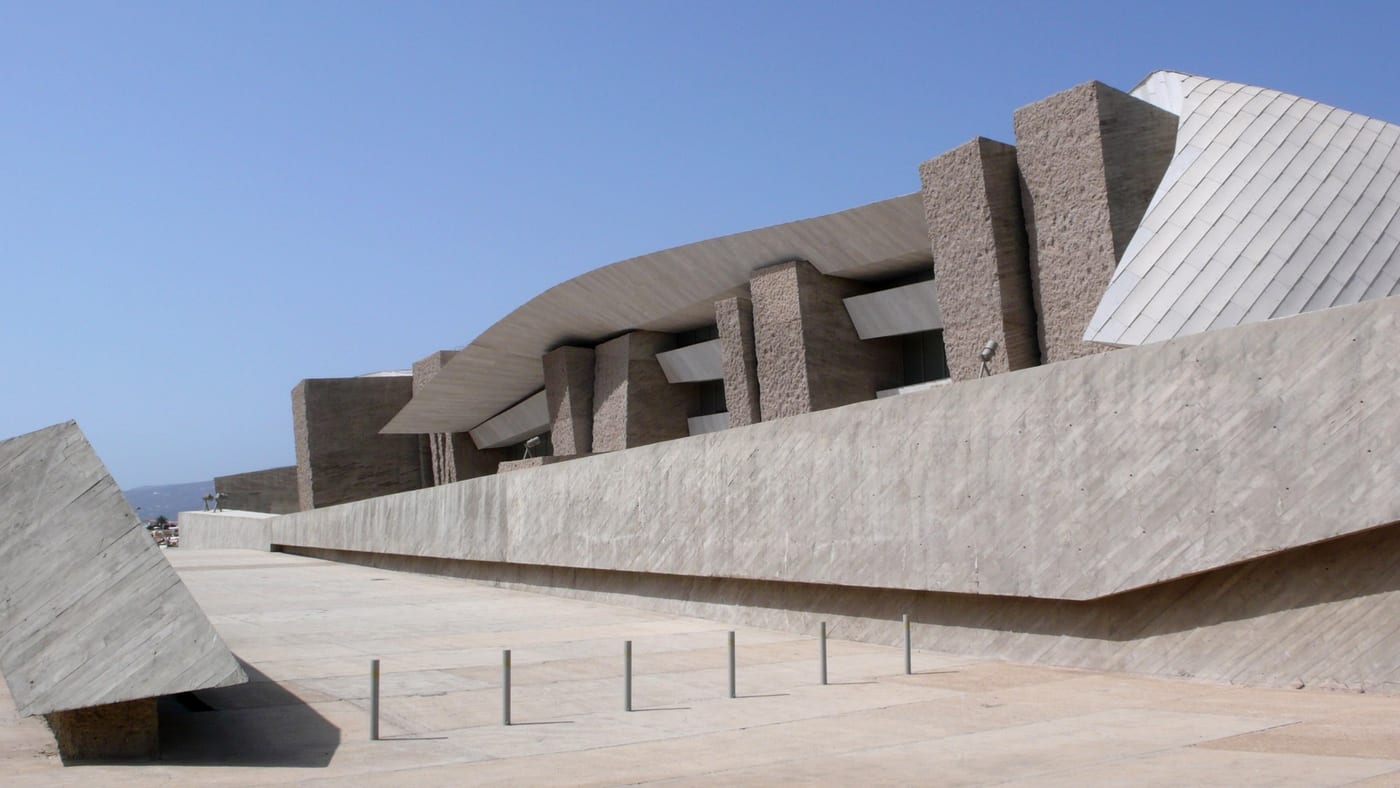 Vista del Magma Arte y Congresos en Adeje, Tenerife.