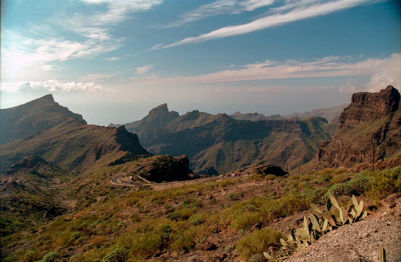 El desfiladero del Barranco de Masca, con sus imponentes paredes de roca volcánica.
