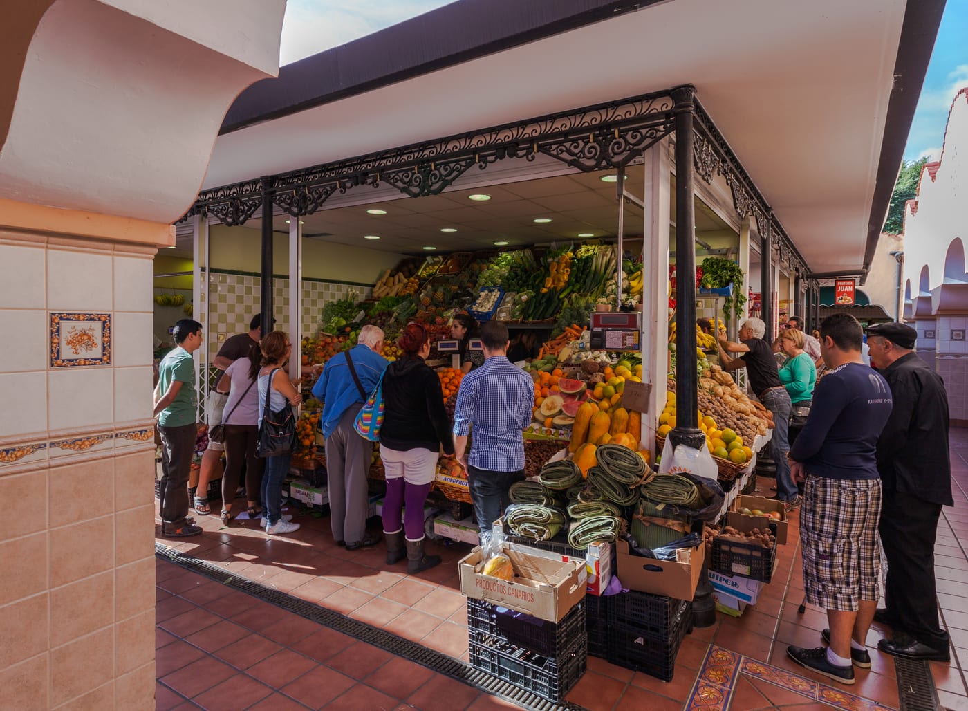 Puestos en el interior del Mercado de Nuestra Señora de África, Santa Cruz de Tenerife.