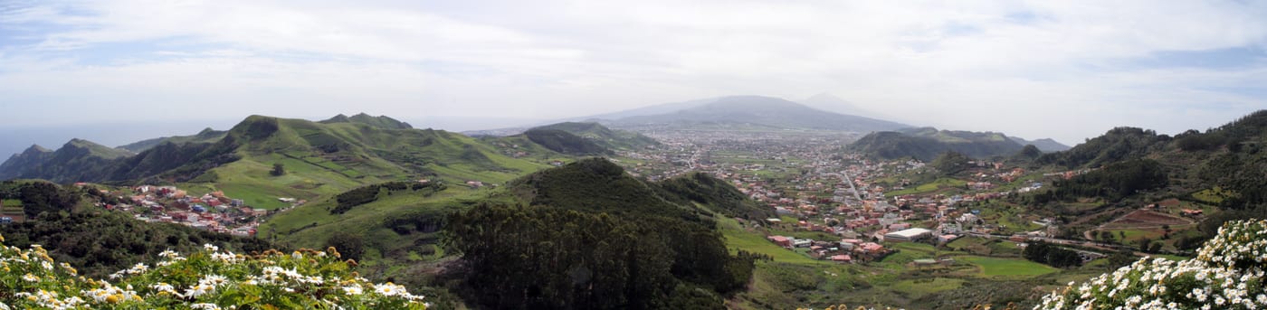 Vista del valle de La Laguna desde el mirador de la Cruz del Carmen, macizo de Anaga, Tenerife.