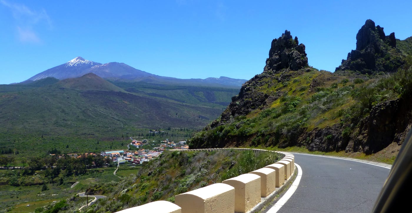 Vista desde el Mirador de Cherfe hacia el valle de Santiago del Teide.