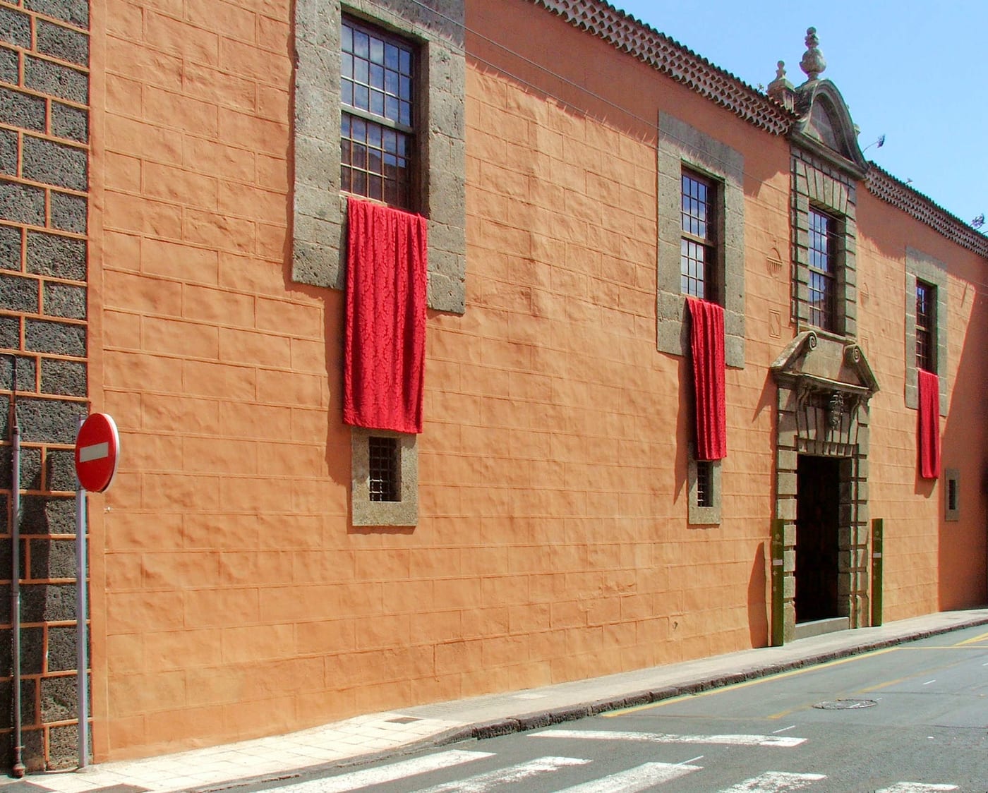 Vista de la fachada del palacio del siglo XVI de la Casa Lercaro en San Cristóbal de La Laguna.