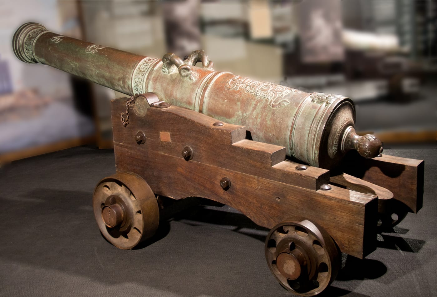 El cañón "El Tigre" expuesto en el museo del Castillo de San Cristóbal, bajo la Plaza de España, Santa Cruz de Tenerife.