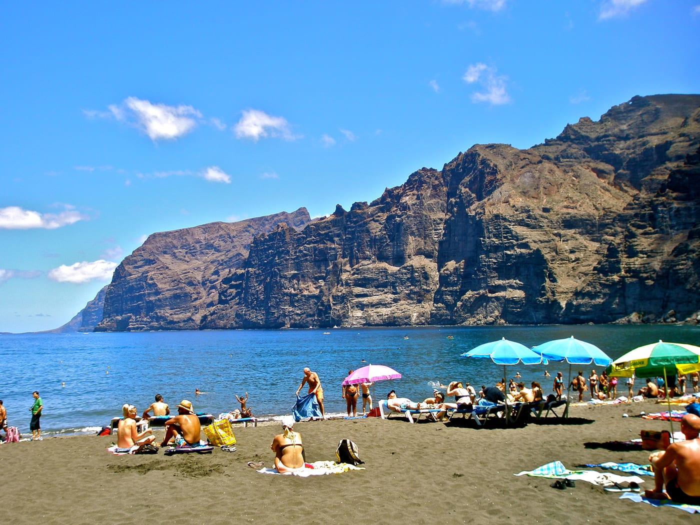 Parte de la Playa de los Guíos cerca de Puerto de Santiago, al pie del acantilado de Los Gigantes, Tenerife.