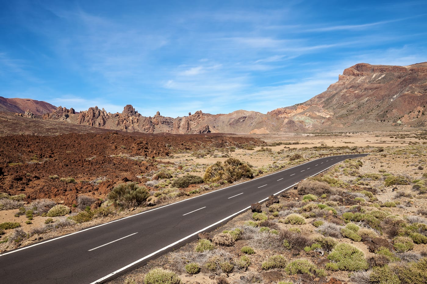 Vista amplia de los Roques de García sobre la Caldera de Las Cañadas, junto a la carretera TF-21.