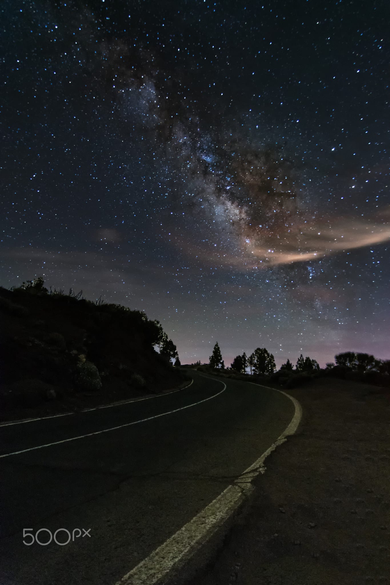 Arco de la Vía Láctea en el cielo nocturno de Tenerife